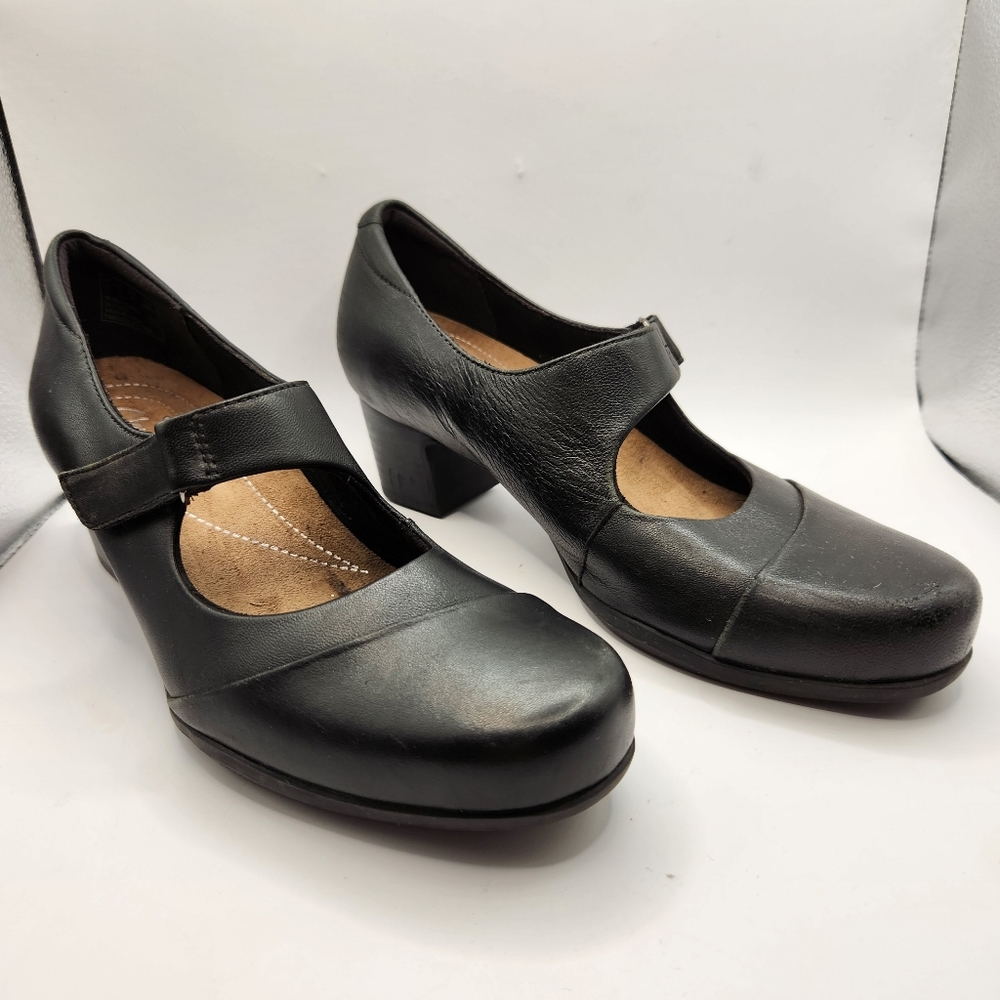 Women's Black Leather Clarks Rosalyn Wren 2" Heels, Size 8